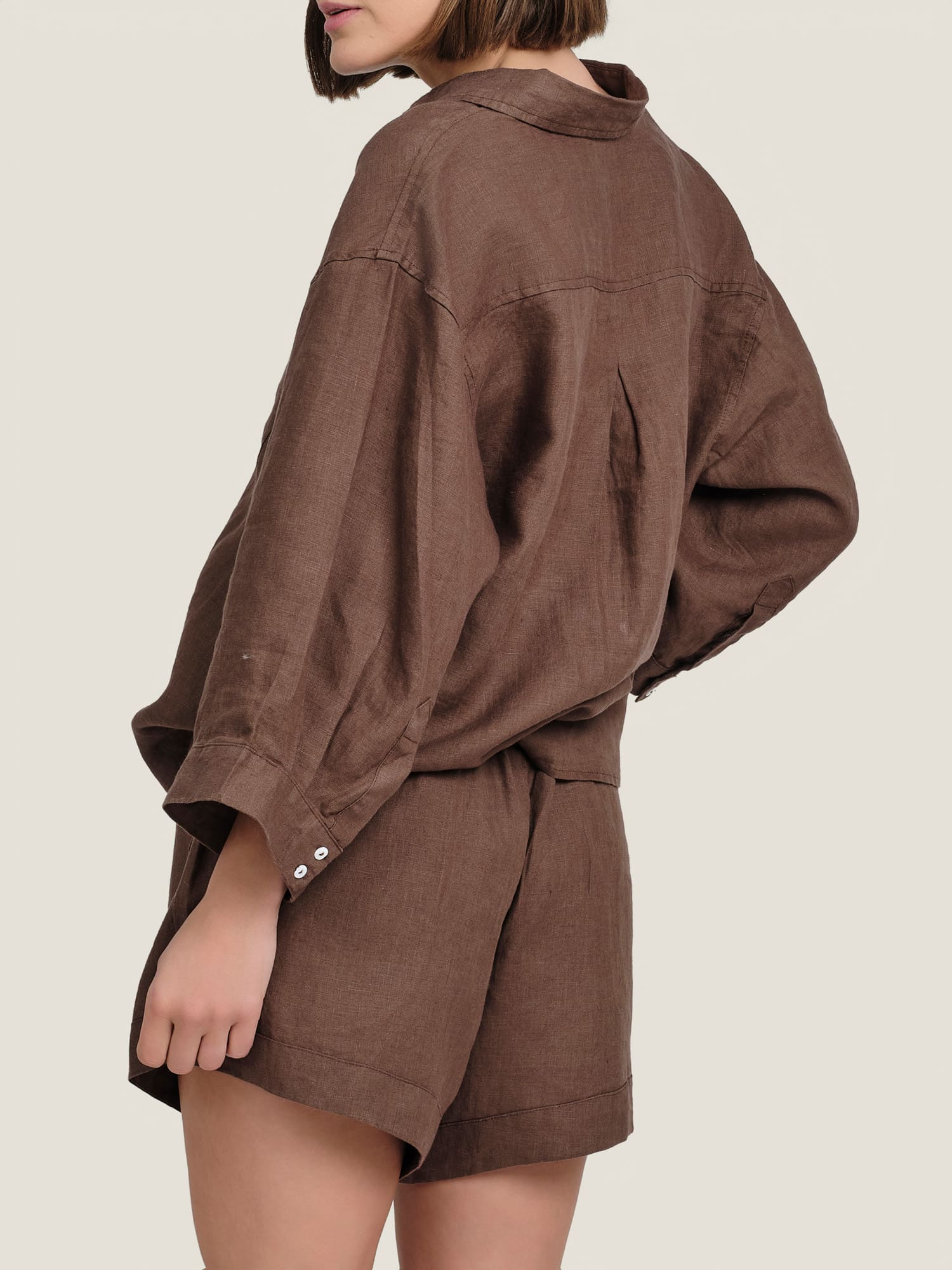 Linen shorts in chocolate