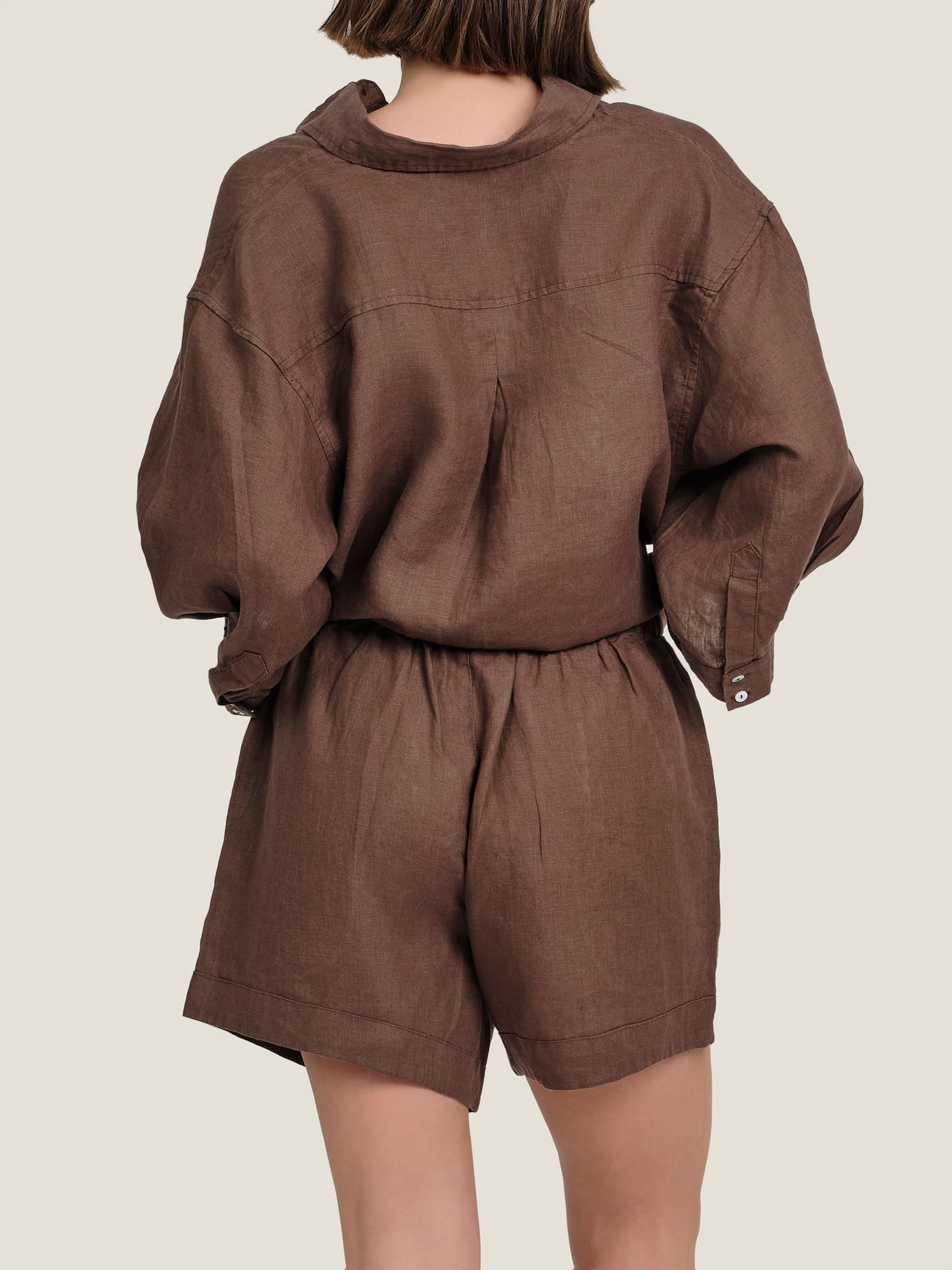 Linen shorts in chocolate