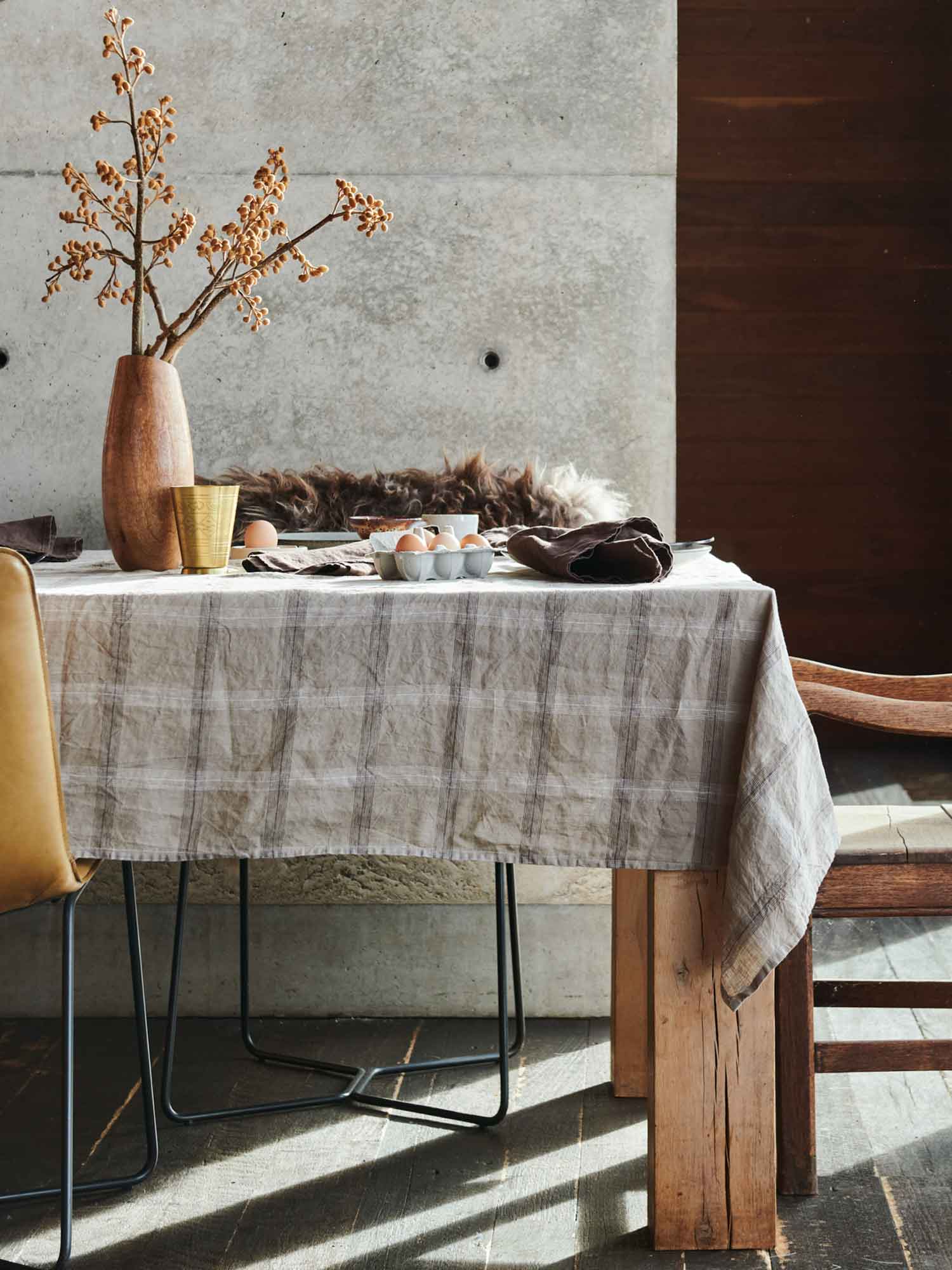 tablecloth in natural plaid